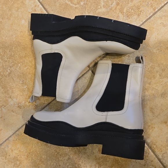 Free People Monroe Chelsea Boots EUC - Picture 6 of 9